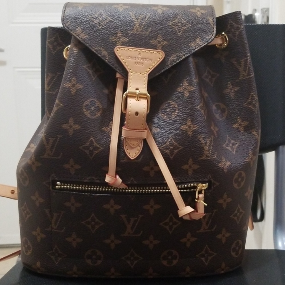 Louie Vuitton monogram backpack 💯authentic